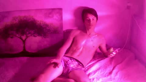 Keendle online show from January 8, 1:33 am