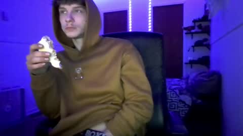 nephew_p online show from May 26, 2:51 am