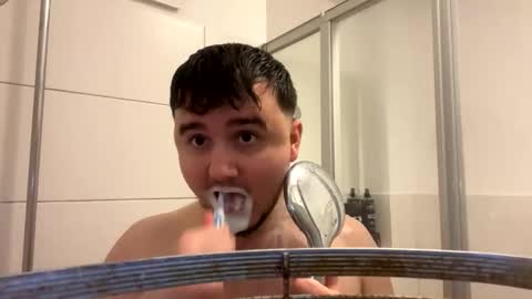 Joung Boy online show from December 14, 7:43 pm