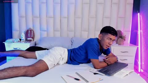 Snapshot of nick_collins20 chatting on January 20, 8:50 pm Nick online show from January 20, 8:50 pm