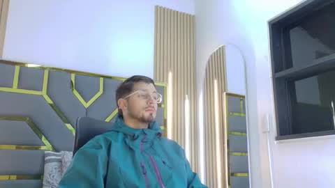 nick_moss_ online show from February 24, 11:11 am