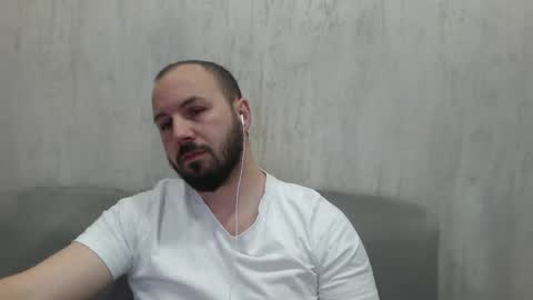 Julian online show from May 3, 9:50 pm