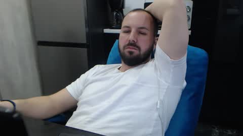 Julian online show from February 3, 10:59 pm