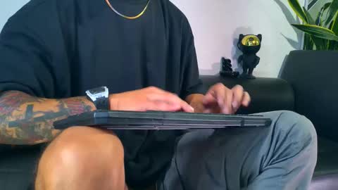 Nicolas online show from November 12, 8:03 pm