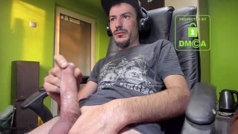 L. Nicolas online show from December 15, 6:29 am