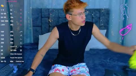 nicolastorres__ online show from April 21, 2:15 am