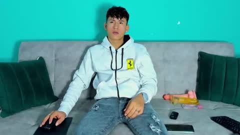 nicolastorres__ online show from November 24, 7:42 am