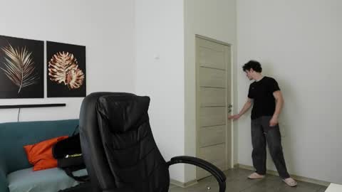 nikki online show from April 5, 2:02 pm