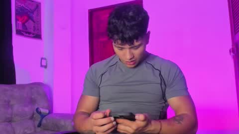 noah_223 online show from February 14, 7:14 am