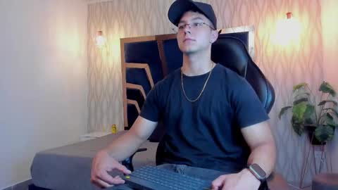 Noah online show from March 18, 5:38 pm