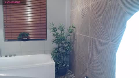 noah_dupont_ online show from December 18, 11:39 am