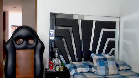 Noah Harris01 online show from April 10, 6:37 pm