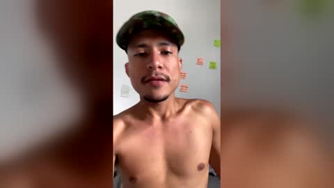 noah_keller online show from April 19, 7:49 pm