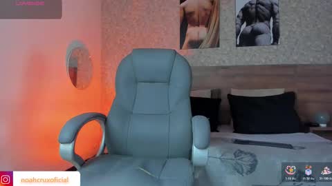 Snapshot of noahcrux chatting on October 21, 11:02 am Noah online show from October 21, 11:02 am