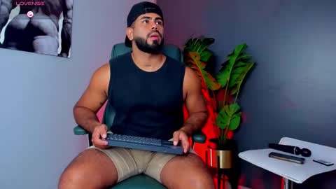 Noah online show from March 5, 7:54 pm