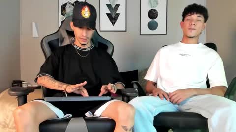 noahdaviss online show from January 19, 2:25 am