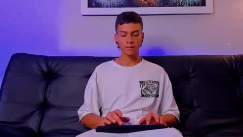 noahh_sky online show from April 25, 4:15 am