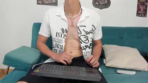 noahmoore_ online show from January 23, 11:15 am