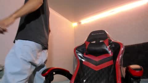     online show from March 3, 1:18 pm