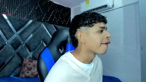 nova_mitchell online show from June 6, 12:33 pm