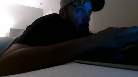 nuttincowboy727272 online show from April 15, 1:16 am