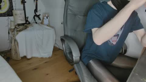 Nyl0nnickb0y online show from April 30, 7:48 am