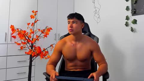 Oliver bray online show from January 8, 6:35 pm