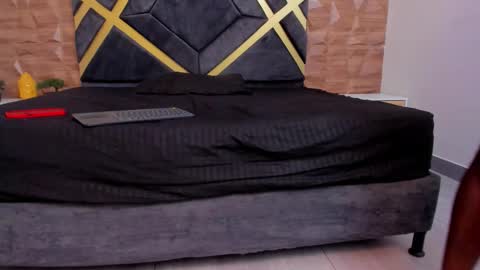 OLIVER LAURENT online show from March 13, 1:35 am