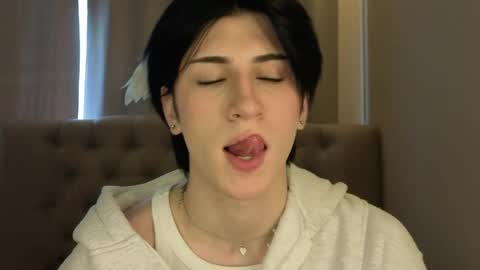 oliver online show from April 6, 12:06 pm