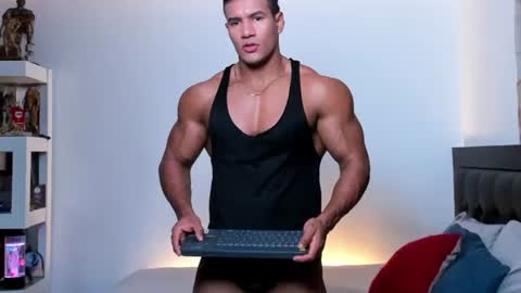 oliver_tommy online show from September 18, 1:46 pm