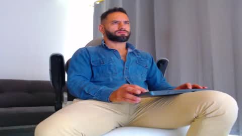 oliver online show from December 4, 4:47 pm