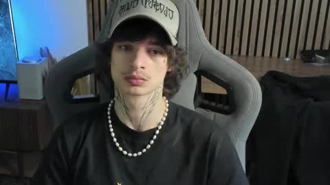 oliverrgroove online show from April 23, 11:59 am