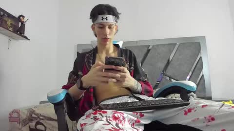 Snapshot of oliverthompson_01 chatting on February 25, 12:36 am oliverthompson_01 online show from February 25, 12:36 am