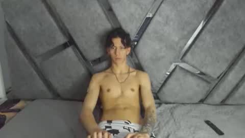 Snapshot of oliverthompson_01 chatting on October 7, 7:01 am oliverthompson_01 online show from October 7, 7:01 am