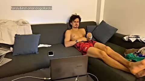 Snapshot of orlando__bloom chatting on September 30, 2:31 pm Fansly and Instagram -  online show from September 30, 2:31 pm