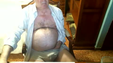 Snapshot of oscarw chatting on October 18, 2:44 pm Oscar online show from October 18, 2:44 pm