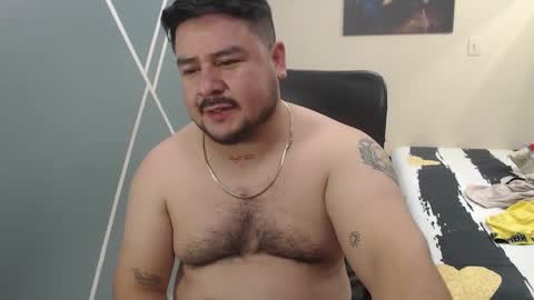 Snapshot of oso_gael chatting on January 22, 5:49 pm Bear Gael online show from January 22, 5:49 pm