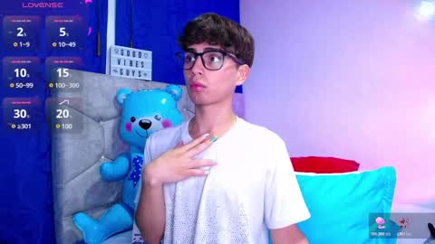 Owen  Independent model  online show from December 7, 7:38 am