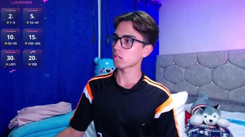 Owen  Independent model  online show from December 20, 5:57 am