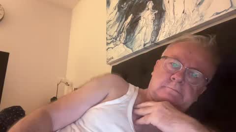 ozhairybearxxxx online show from December 9, 10:32 am