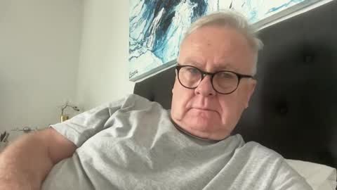 ozhairybearxxxx online show from January 23, 5:56 am