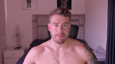 PAUL ROGER online show from November 9, 5:39 pm