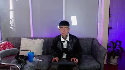 giovanny or andres you decide online show from February 14, 4:13 pm