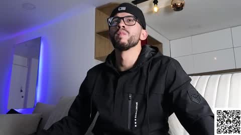 phantom_bigger1 online show from February 14, 3:01 am