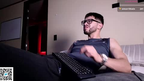 phantom_bigger1 online show from April 22, 3:02 am