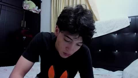 picaszomilos350 online show from February 4, 6:41 am