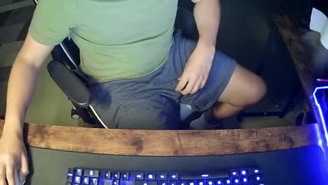 pigbenis03 online show from April 22, 6:23 pm