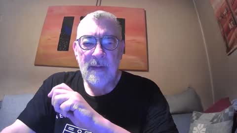 Snapshot of pinholder chatting on December 21, 8:28 am Michael online show from December 21, 8:28 am