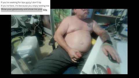 Snapshot of pini_z chatting on January 23, 8:24 pm pini_z online show from January 23, 8:24 pm