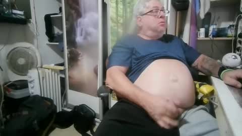 pini_z online show from May 30, 10:37 am